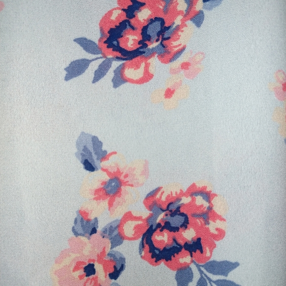 🌸 Beautiful floral button down top - Picture 9 of 12